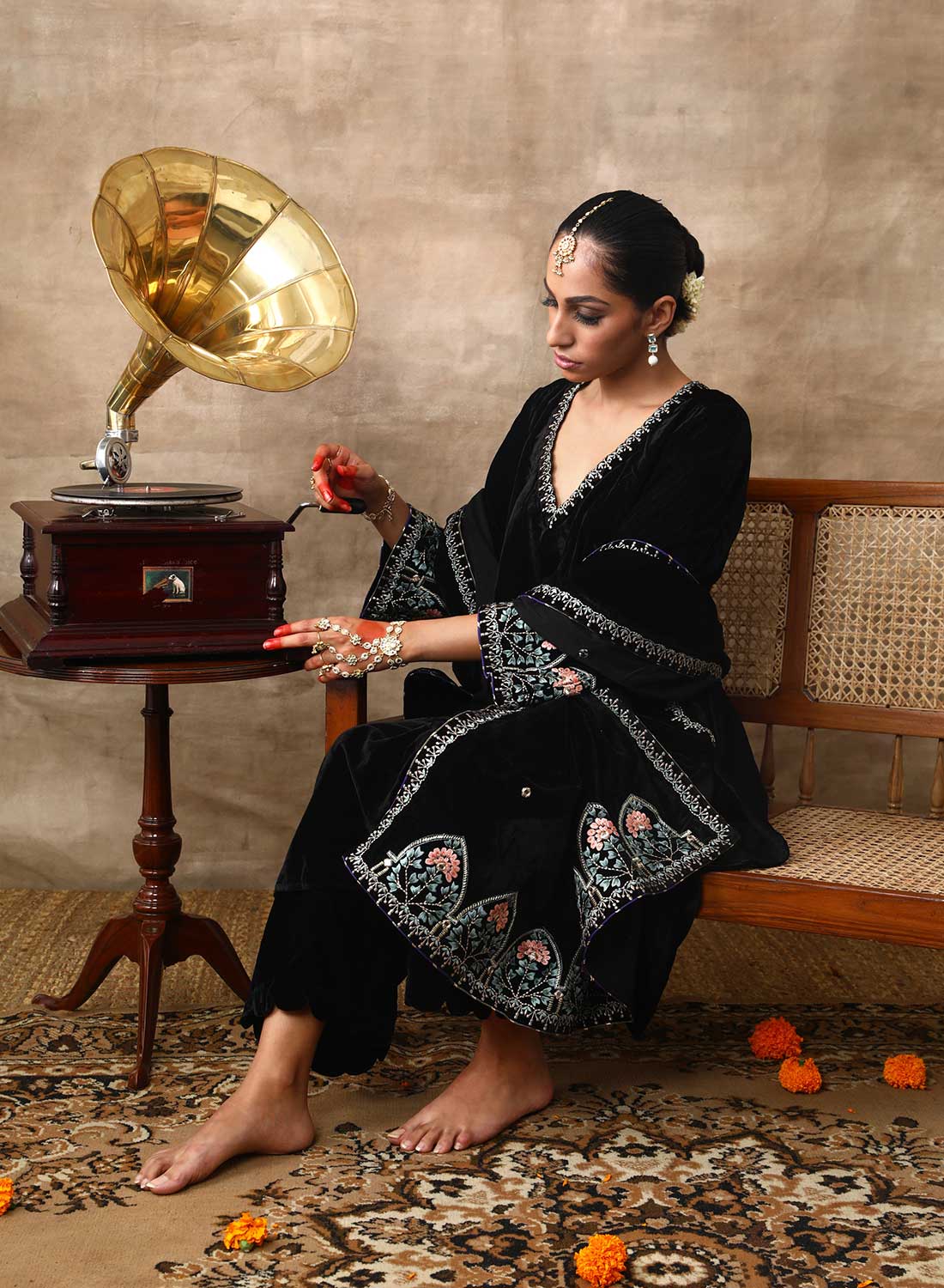 Namrata Velvet Set (Black)