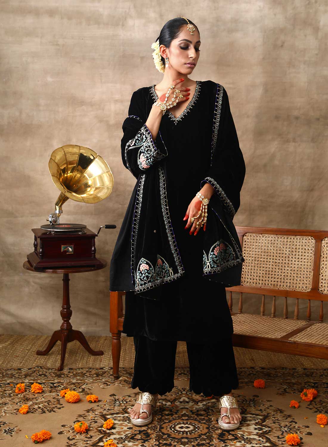 Namrata Velvet Set (Black)