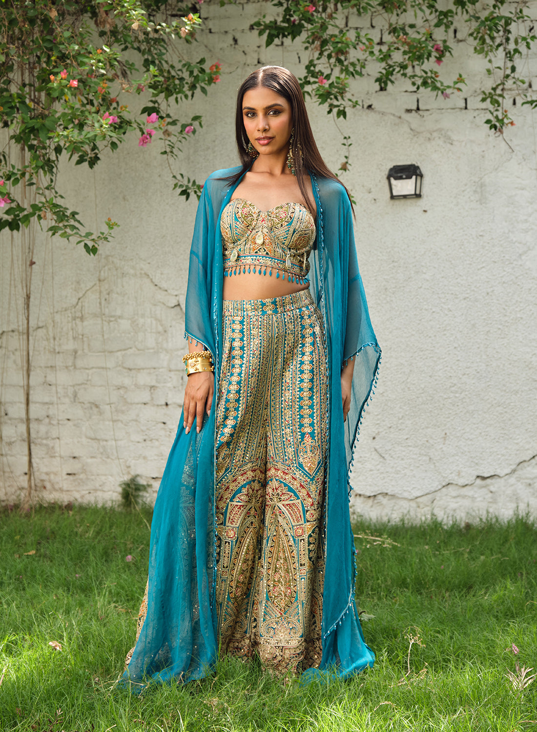 Aaira Cape Set