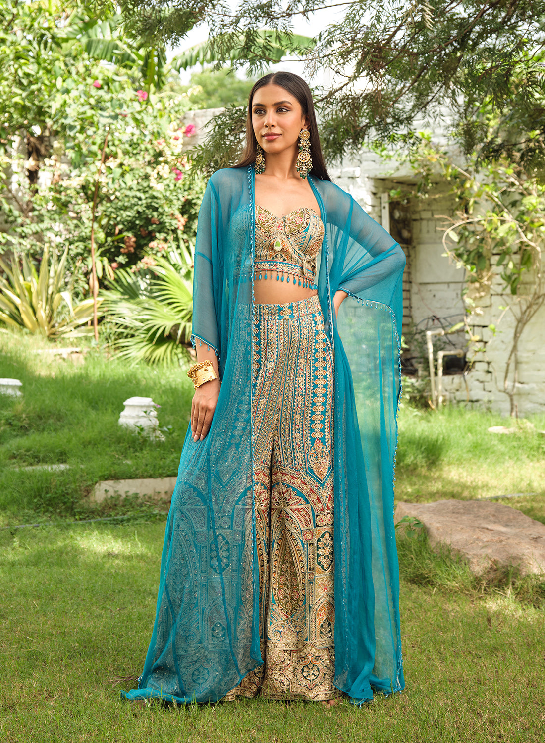 Aaira Cape Set