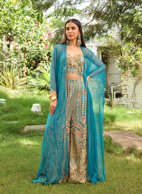 Aaira Cape Set