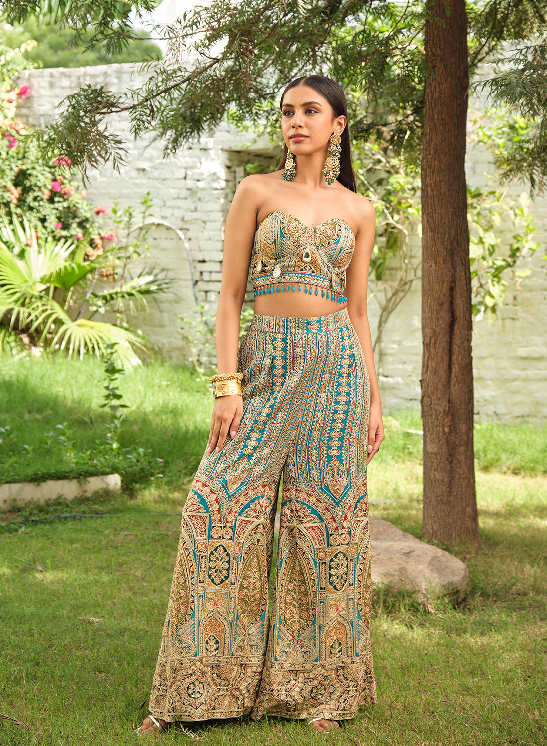 Aaira Cape Set