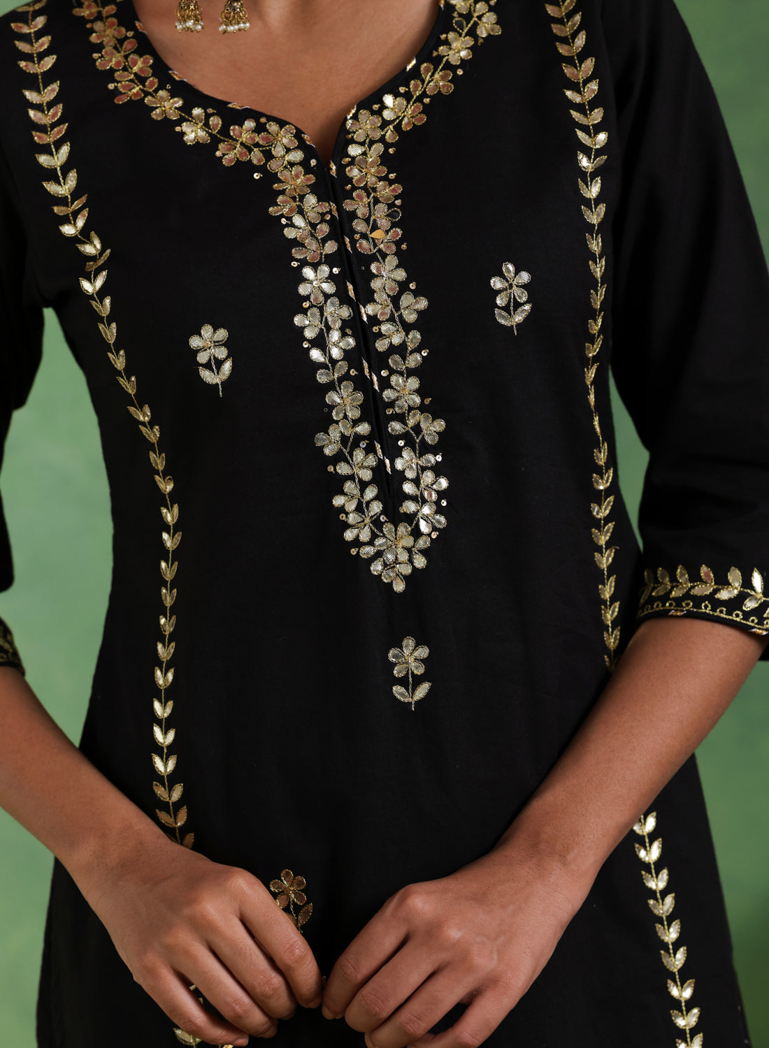 Roohanii Gota Patti Suit Set