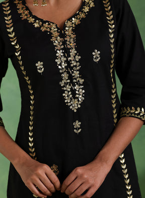 Roohanii Gota Patti Suit Set