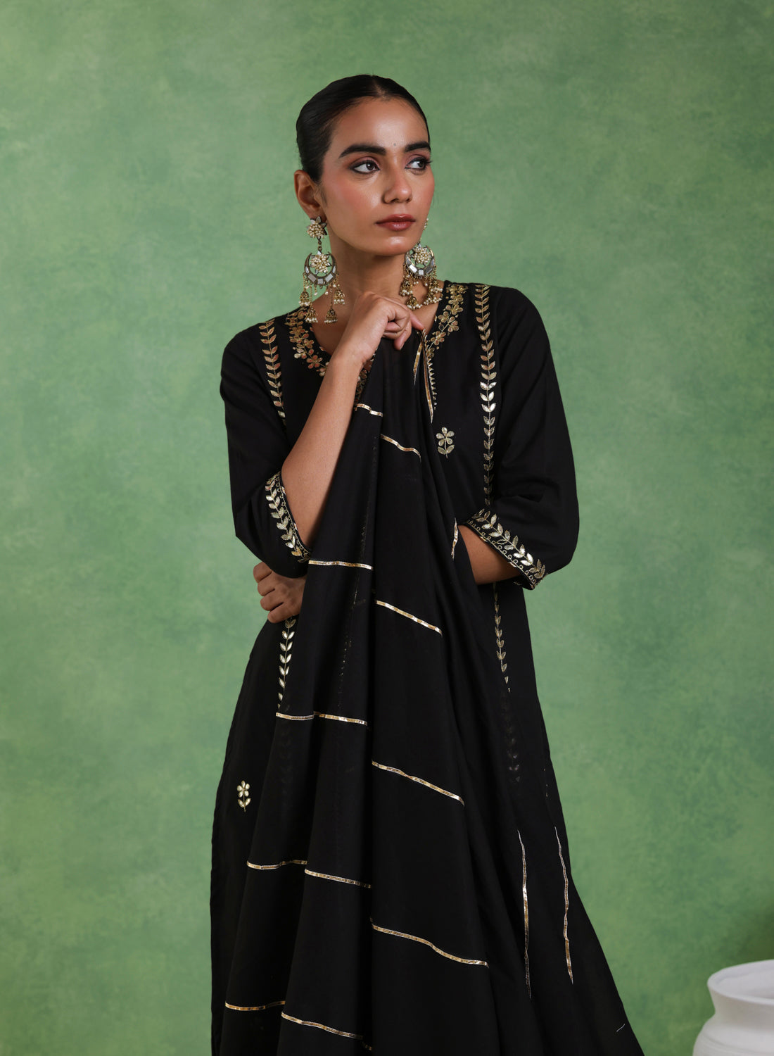 Roohanii Gota Patti Suit Set