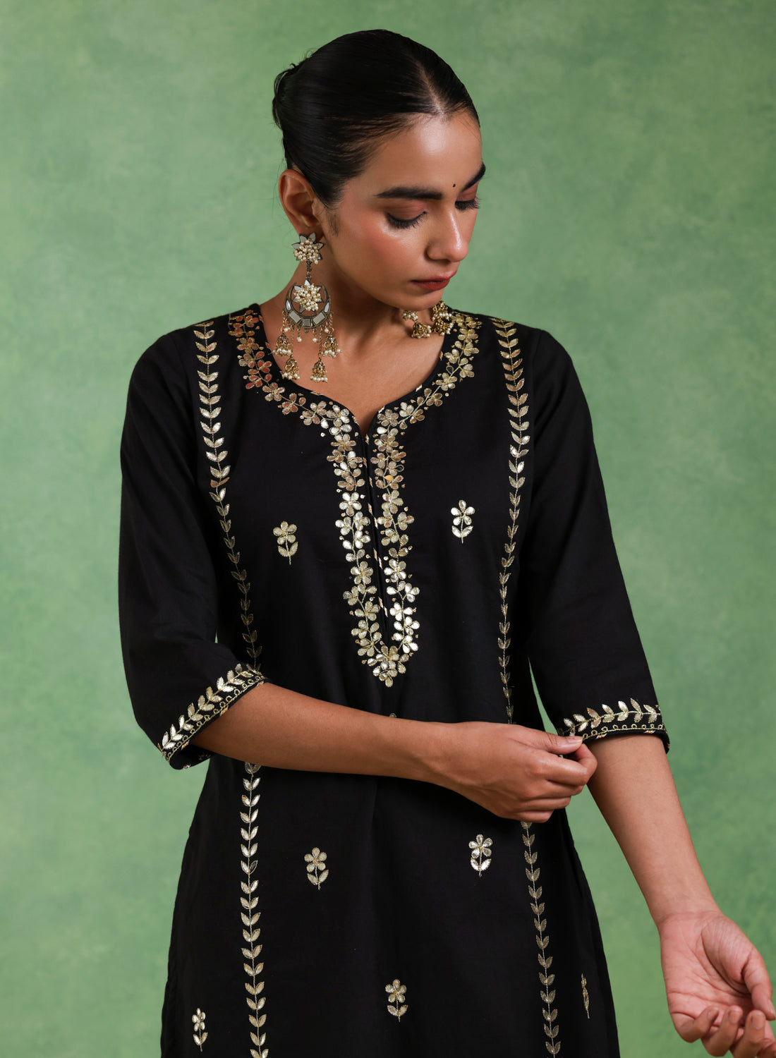 Roohanii Gota Patti Suit Set