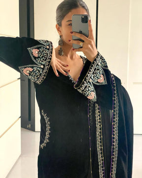 Namrata Velvet Set