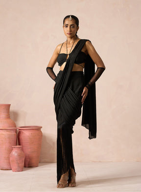 Raabya Tassels Saree With Halter Style Blouse